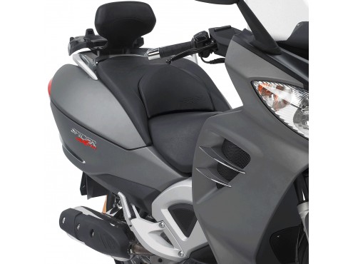 GIVI Спинка сиденья Suzuki Malaguti Spidermax 500 - GIVI cиденья и спинки  - кофры и сумки - Аксессуары - Интернет-магазин мотоэкипировки и мотозапчастей MотоГанза