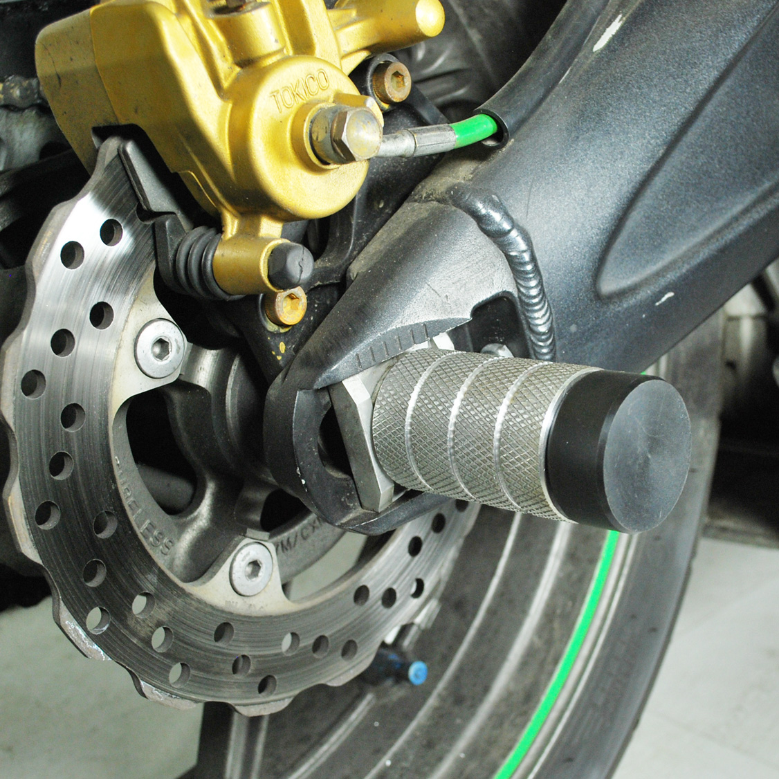 CRAZY IRON Пеги в ось заднего колеса KAWASAKI ZX6R `05-`08 - CRAZY IRON - Дуги и защита - Аксессуары - Интернет-магазин мотоэкипировки и мотозапчастей MотоГанза